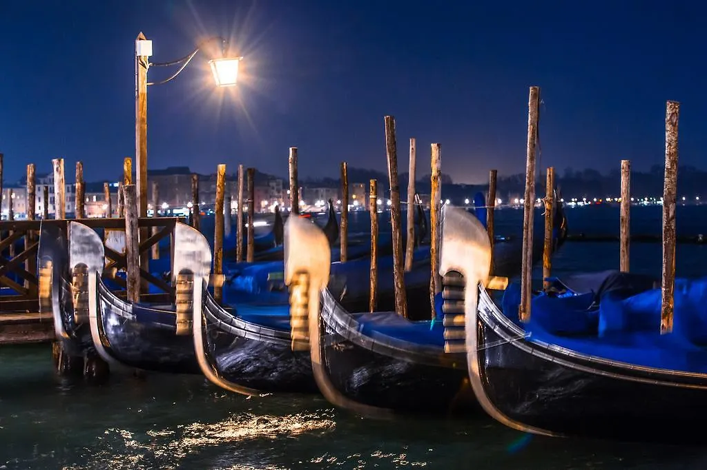 Ca' Affresco Apartment Venice